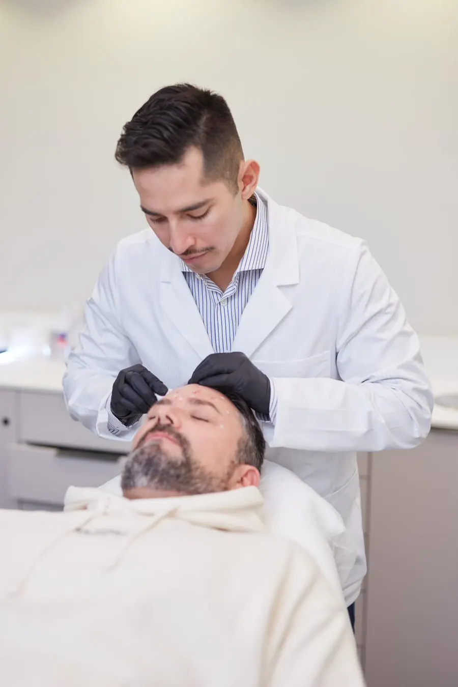 Dr. Freddy Cascante